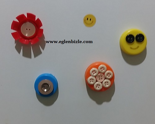 Plastik Şişe Kapağı ve Düğmelerle Magnet Yapımı
